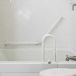 SafetyGrip-Bath-Tub-Hand-Grip
